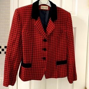 Gianni wool blend red and black plaid jacket/ blazer. Black velvet trim. Size 6P